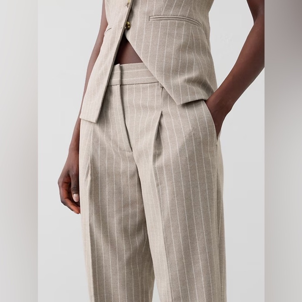 NWT! Banana Republic Tan Straight High-Rise Pinstripe Trouser - Size 4 - Picture 3 of 4